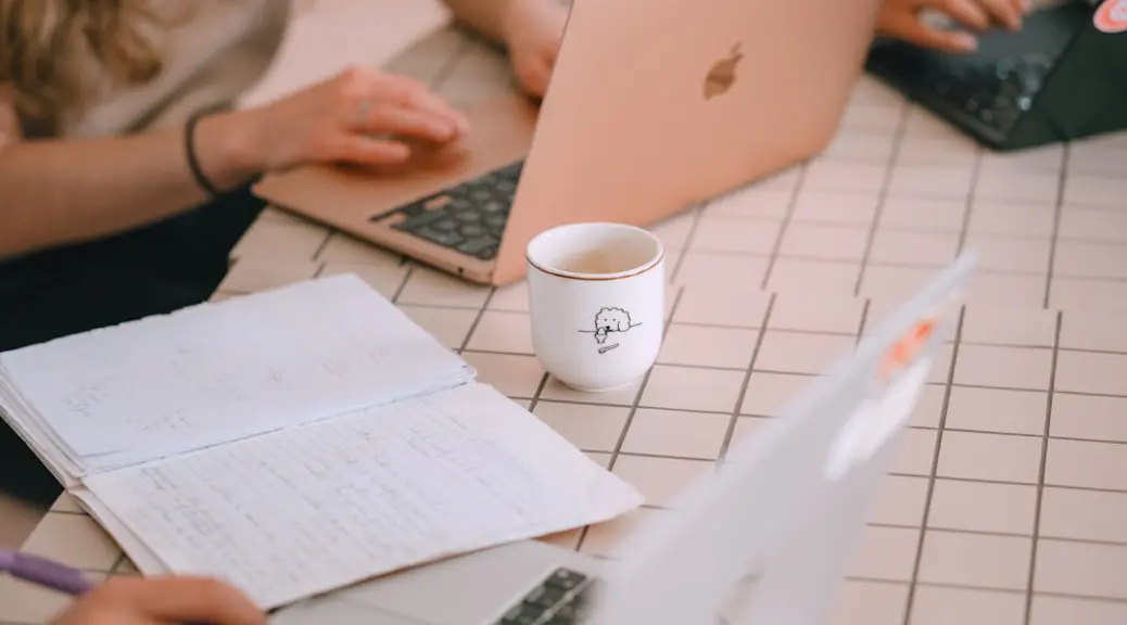 Brand Content Manager : compétences, salaire et carrière 2026
